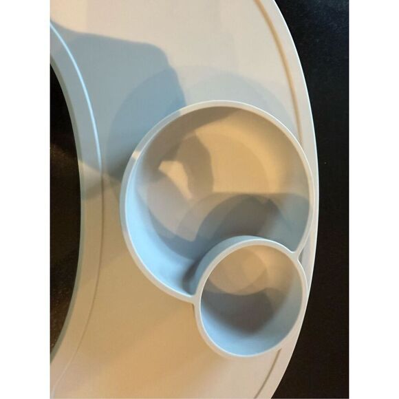The ezpz™ by Stokke™ mat is an all-in-one placemat and bowls - Picture 5 of 6